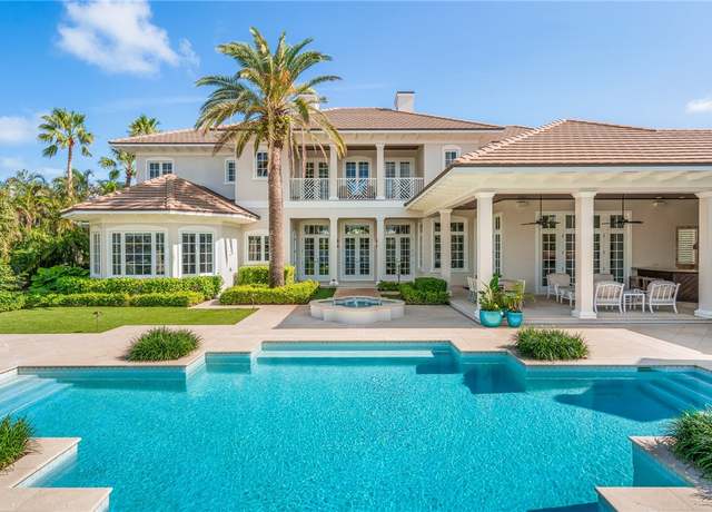 Property at 661 Lake Dr, Vero Beach, FL 32963, 4 beds, 5.5 baths