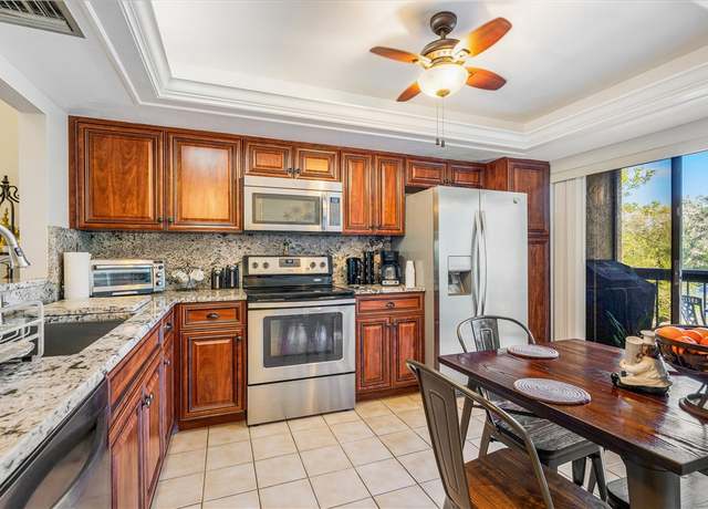 Property at 9450 Meadowood Dr #202, Fort Pierce, FL 34951, 2 beds, 2 baths