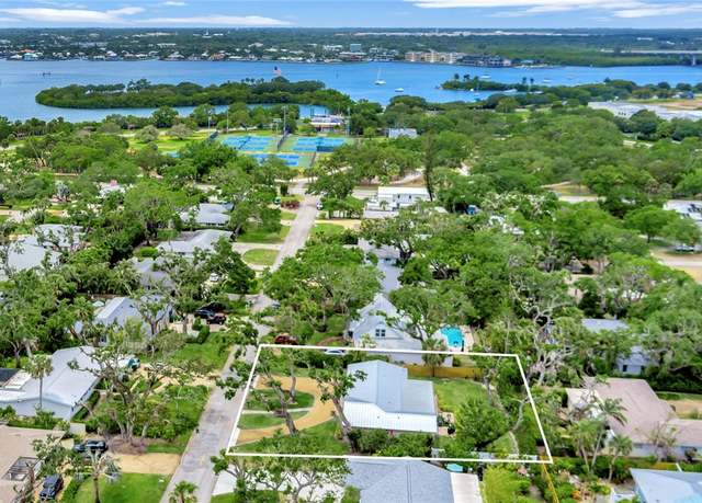 Property at 545 Gardenia Ln, Vero Beach, FL 32963, 3 beds, 2 baths