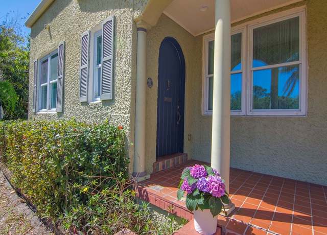 Property at 2237 10th Ave, Vero Beach, FL 32960, 4 beds, 3.5 baths