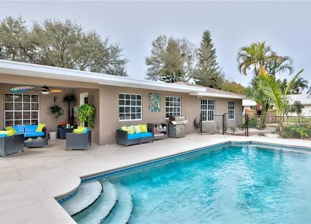 Property at 646 Colonial Dr, Vero Beach, FL 32962, 3 beds, 2 baths