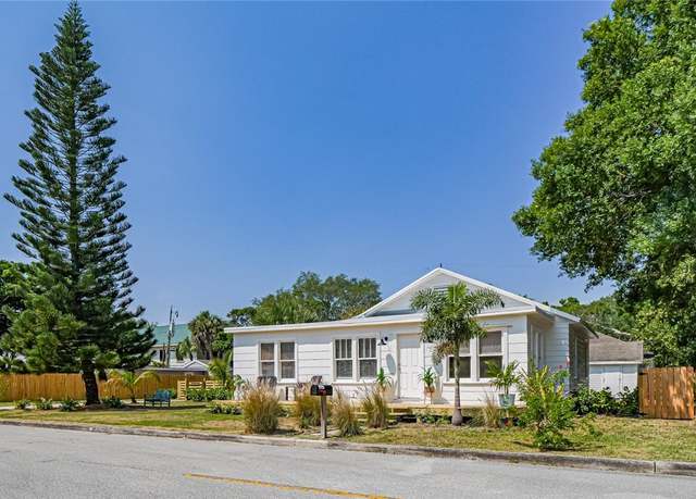 Property at 2047 38th Ave, Vero Beach, FL 32960, 3 beds, 2 baths