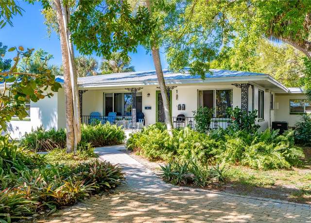 Property at 2407 15th Ave, Vero Beach, FL 32960, 4 beds, 5 baths