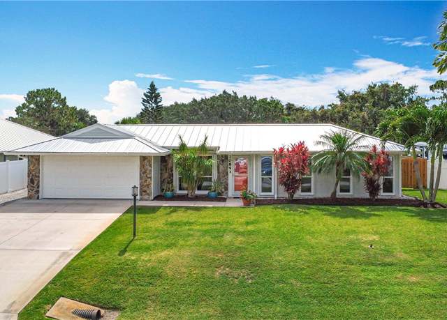 Property at 1089 George St, Sebastian, FL 32958, 3 beds, 2 baths