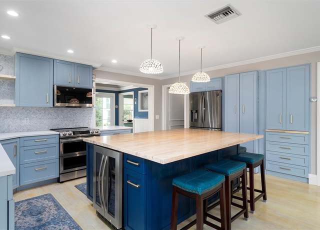 Property at 1951 W Sandpiper Rd, Vero Beach, FL 32963, 3 beds, 3.5 baths