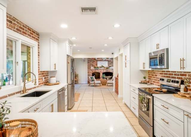 Property at 1565 48th Ave, Vero Beach, FL 32966, 4 beds, 3 baths