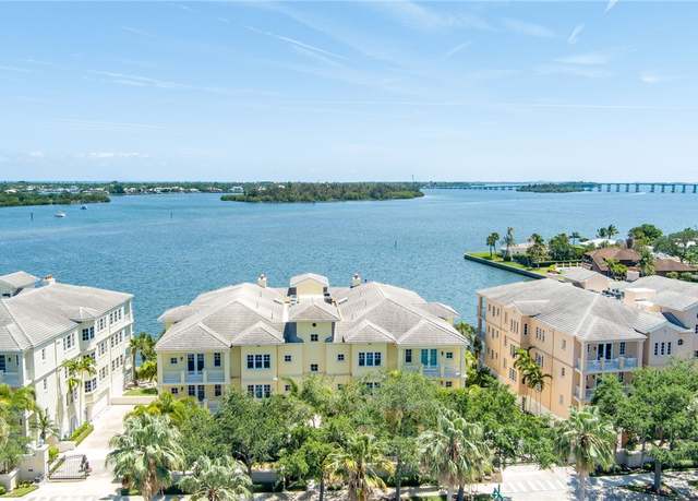 Property at 7 Royal Palm Pt Ph -E, Vero Beach, FL 32960, 3 beds, 3.5 baths