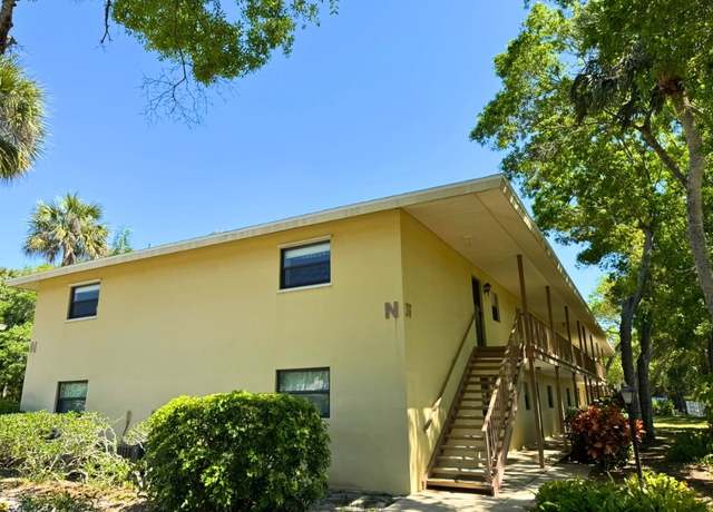 Property at 400 18th St #5, Vero Beach, FL 32960, 2 beds, 2 baths