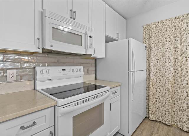 Property at 45 Plantation Dr #204, Vero Beach, FL 32966, 2 beds, 2 baths