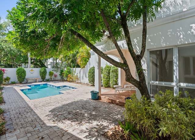 Property at 8405 Red Bay Ct #8405, Vero Beach, FL 32963, 2 beds, 2.5 baths