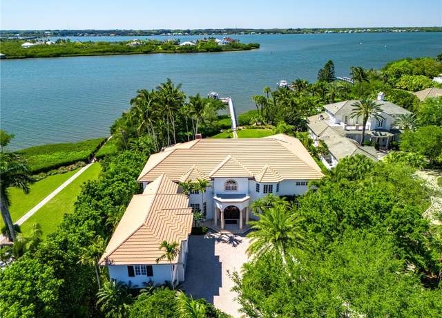 Property at 707 Grove Pl, Vero Beach, FL 32963, 6 beds, 8 baths