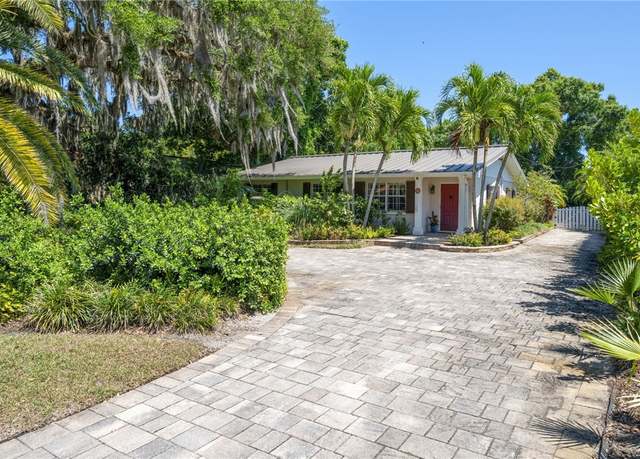 Property at 717 Royal Palm Pl, Vero Beach, FL 32960, 3 beds, 2 baths