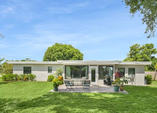 Property at 2428 Cordova Ave, Vero Beach, FL 32960, 4 beds, 3 baths