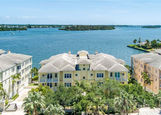 Property at 7 Royal Palm Pt Unit 1-W, Vero Beach, FL 32960, 3 beds, 3.5 baths