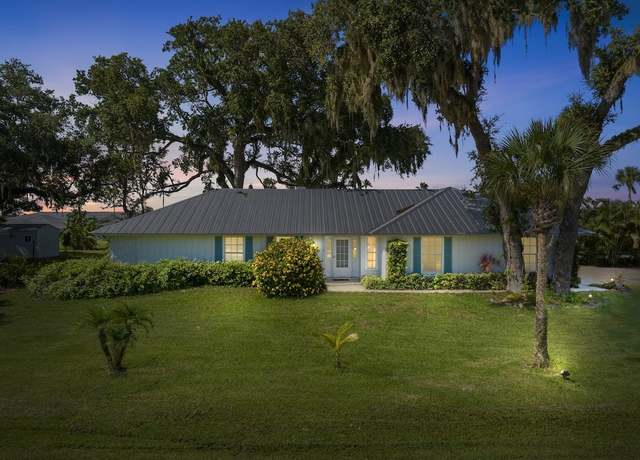 Property at 105 12th Pl SE, Vero Beach, FL 32962, 3 beds, 3 baths