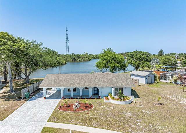 Property at 902 Canal Cir, Sebastian, FL 32958, 3 beds, 2 baths