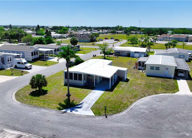 Property at 810 Beech Ct, Sebastian, FL 32976, 2 beds, 2 baths