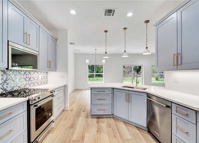 Property at 1085 26th St, Vero Beach, FL 32960, 4 beds, 2 baths
