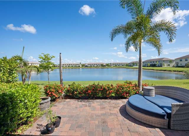 Property at 10020 W Villa Cir, Vero Beach, FL 32966, 3 beds, 2.5 baths