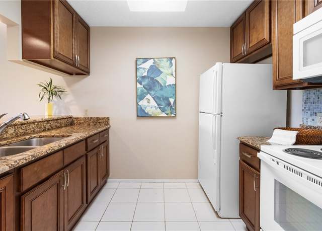 Property at 41 Plantation Dr #202, Vero Beach, FL 32966, 2 beds, 2 baths