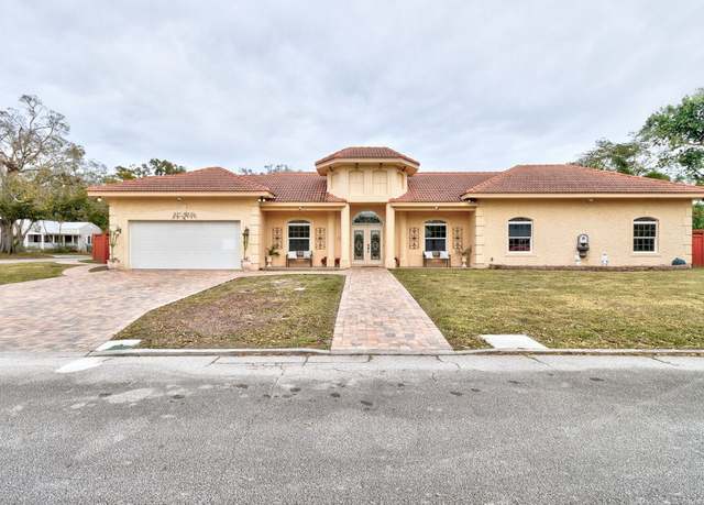 Property at 2206 Avilla Ave, Vero Beach, FL 32960, 6 beds, 4.5 baths