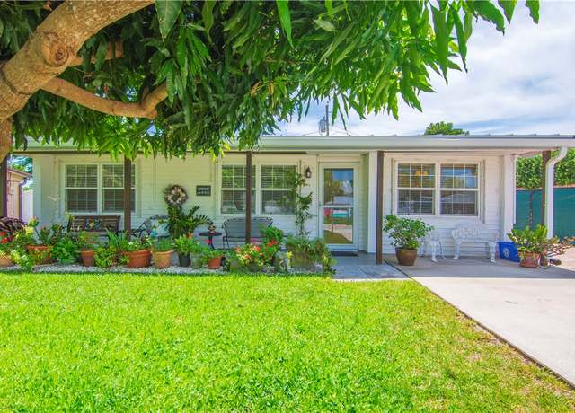 Property at 1440 4th Ct, Vero Beach, FL 32960, 2 beds, 2 baths