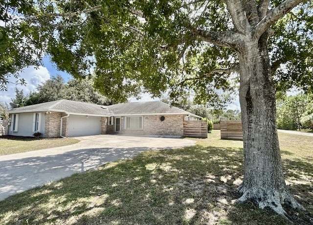 Property at 7971 135th St, Sebastian, FL 32958, 3 beds, 2 baths