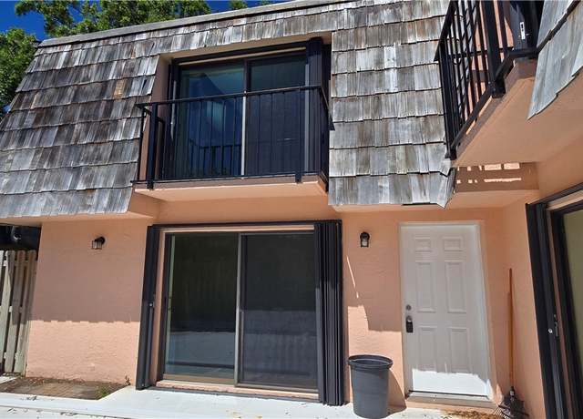 Property at 350 E Waverly Pl Unit D, Vero Beach, FL 32960, 2 beds, 2.5 baths