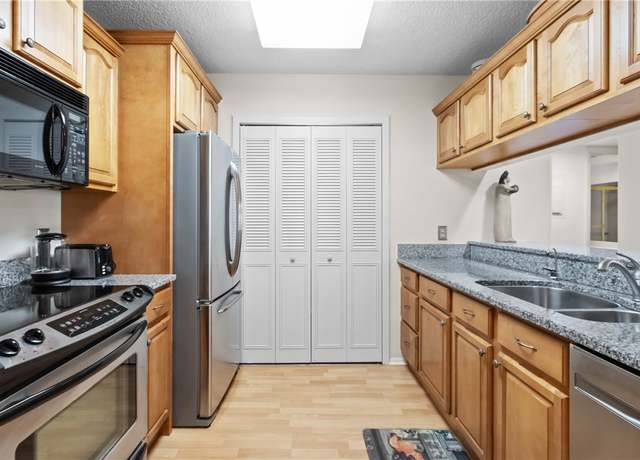Property at 25 Plantation Dr #201, Vero Beach, FL 32966, 2 beds, 2 baths