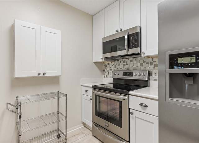 Property at 21 Plantation Dr #205, Vero Beach, FL 32966, 2 beds, 2 baths