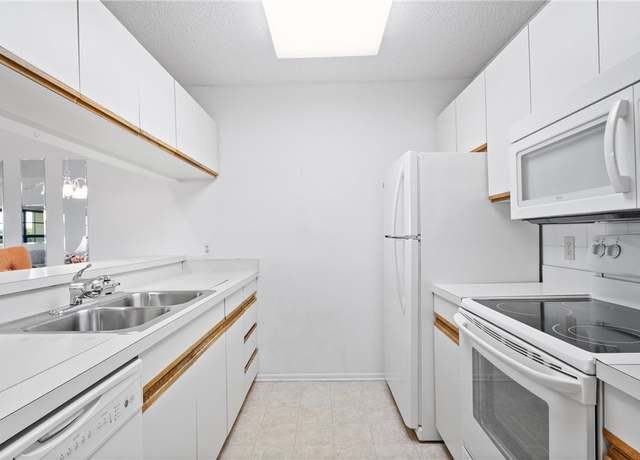 Property at 3 Plantation Dr #202, Vero Beach, FL 32966, 1 bed, 1 bath