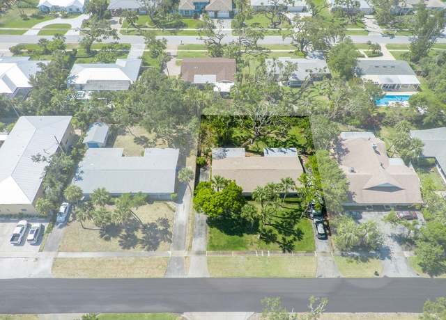 Property at 546/556 Azalea Ln, Vero Beach, FL 32963, 4 beds, 2 baths