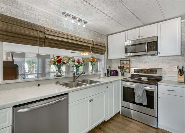 Property at 921 Laurel Cir, Sebastian, FL 32976, 2 beds, 2 baths