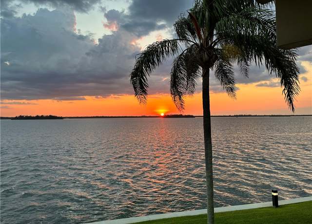 Property at 901 Bay Rd #202, Vero Beach, FL 32963, 2 beds, 2 baths