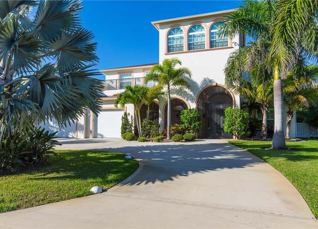 Property at 2325 Tamarind Dr, Hutchinson Island, FL 34949, 5 beds, 3.5 baths
