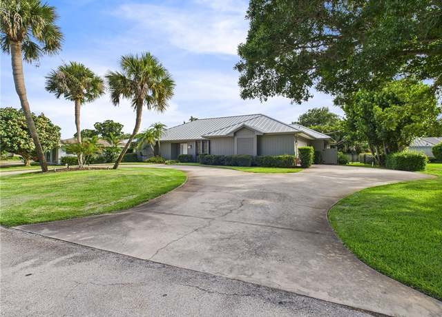 Property at 675 Colonial Dr, Vero Beach, FL 32962, 3 beds, 2.5 baths