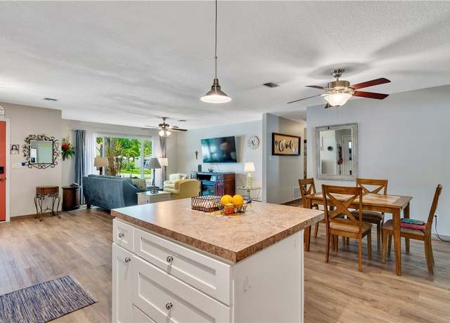 Property at 1385 14th Ave, Vero Beach, FL 32960, 3 beds, 2 baths