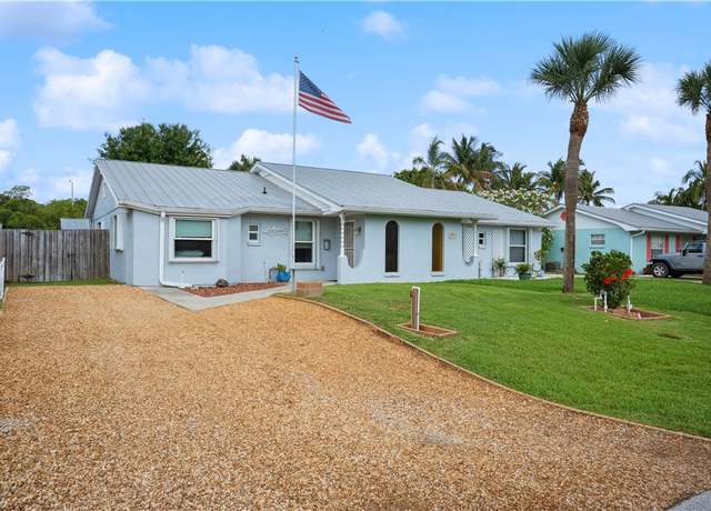 Property at 1933 Robalo Dr, Vero Beach, FL 32960, 2 beds, 2 baths