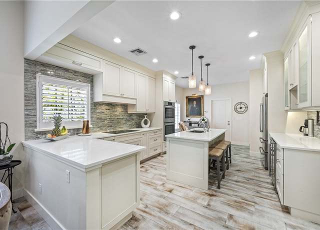 Property at 8820 Lakeside Cir, Vero Beach, FL 32963, 2 beds, 2 baths