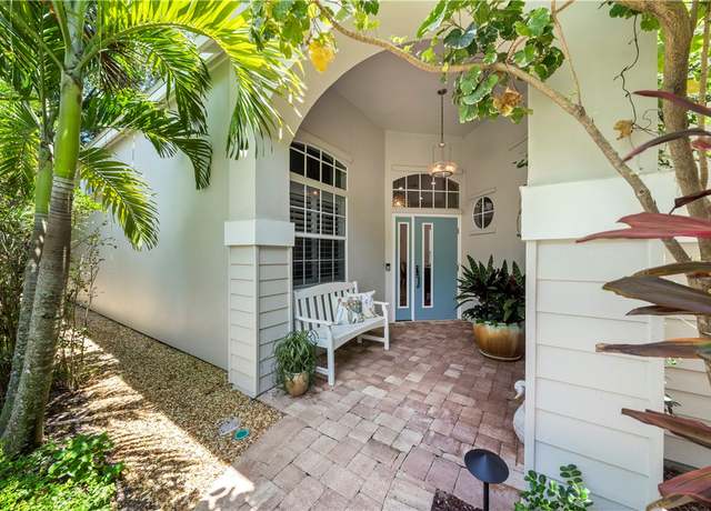 Property at 8820 Lakeside Cir, Vero Beach, FL 32963, 2 beds, 2 baths