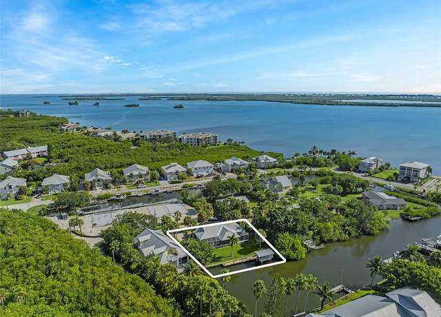 Property at 5285 94th Ln, Sebastian, FL 32958, 3 beds, 2.5 baths