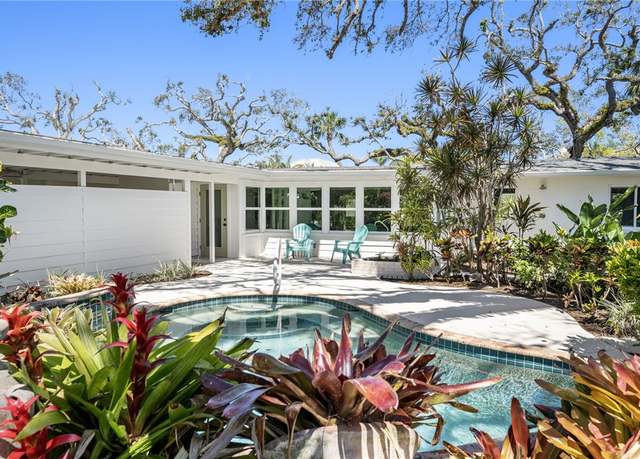 Property at 524 Live Oak Rd, Vero Beach, FL 32963, 3 beds, 2 baths