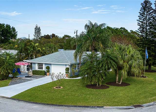 Property at 466 19th Ln, Vero Beach, FL 32960, 2 beds, 2 baths