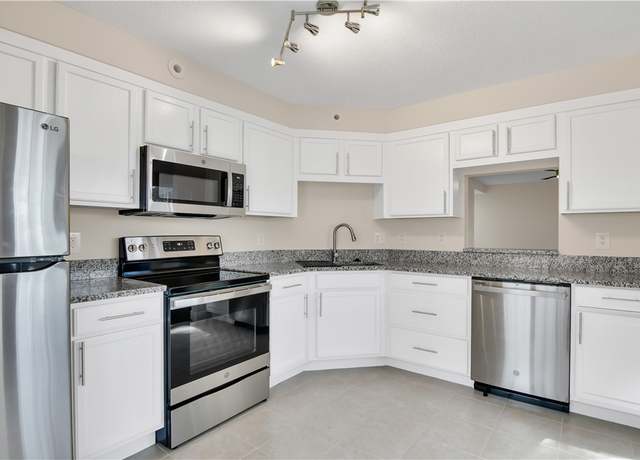 Property at 1914 Westminster Cir Unit 13-3, Vero Beach, FL 32966, 3 beds, 2 baths