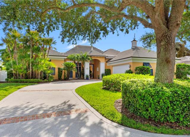 Property at 815 Pembroke Ct, Vero Beach, FL 32963, 3 beds, 4 baths