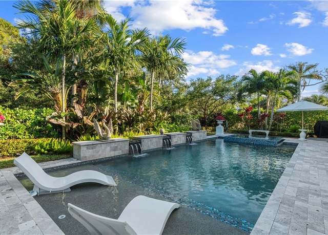 Property at 202 Strand Sq, Vero Beach, FL 32963, 4 beds, 4.5 baths