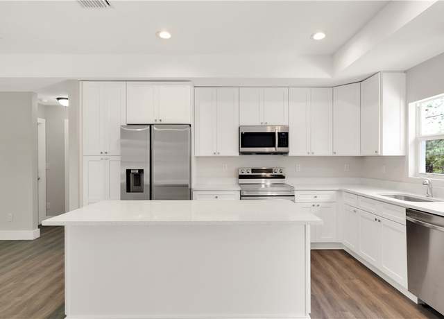 Property at 10080 87th St, Vero Beach, FL 32967, 3 beds, 2 baths