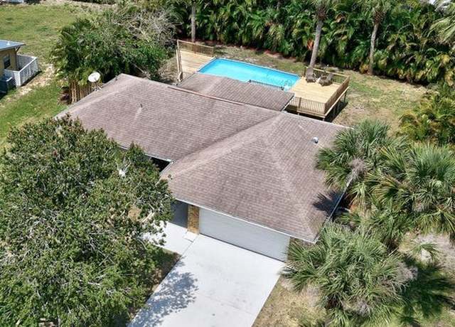 Property at 841 Carnation Dr, Sebastian, FL 32958, 3 beds, 2 baths