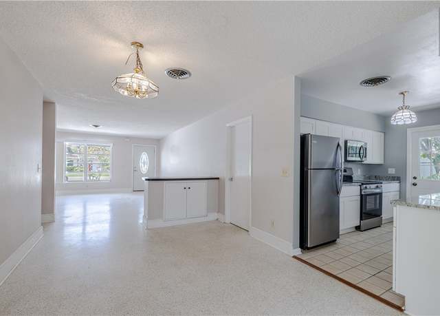 Property at 1936 5th Ave, Vero Beach, FL 32960, 2 beds, 2 baths