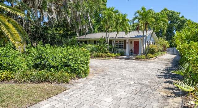 Photo of 717 Royal Palm Pl, Vero Beach, FL 32960